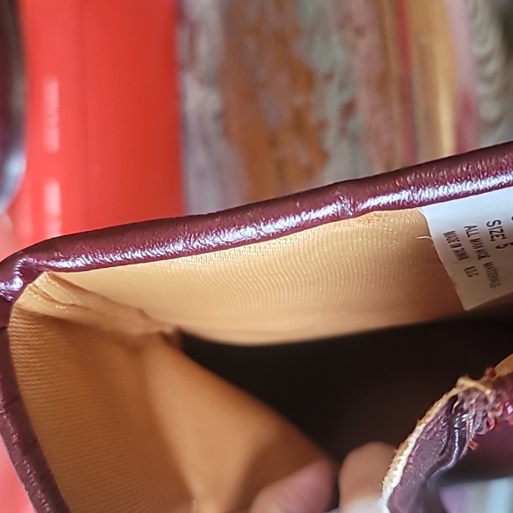 Vintage 1970s/80s Burgundy boots with heels. Side zipper. Delmar imports size 5 - Picture 5 of 10